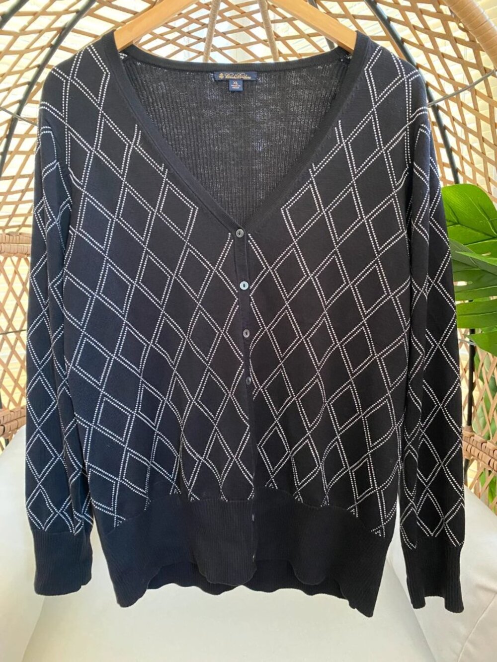 Brooks Brothers Women’s Black Silk Blend V-neck cardigan Sweater Size XL - Picture 2 of 8